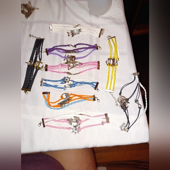 17 Infinity bracelets - Picture 2 of 3